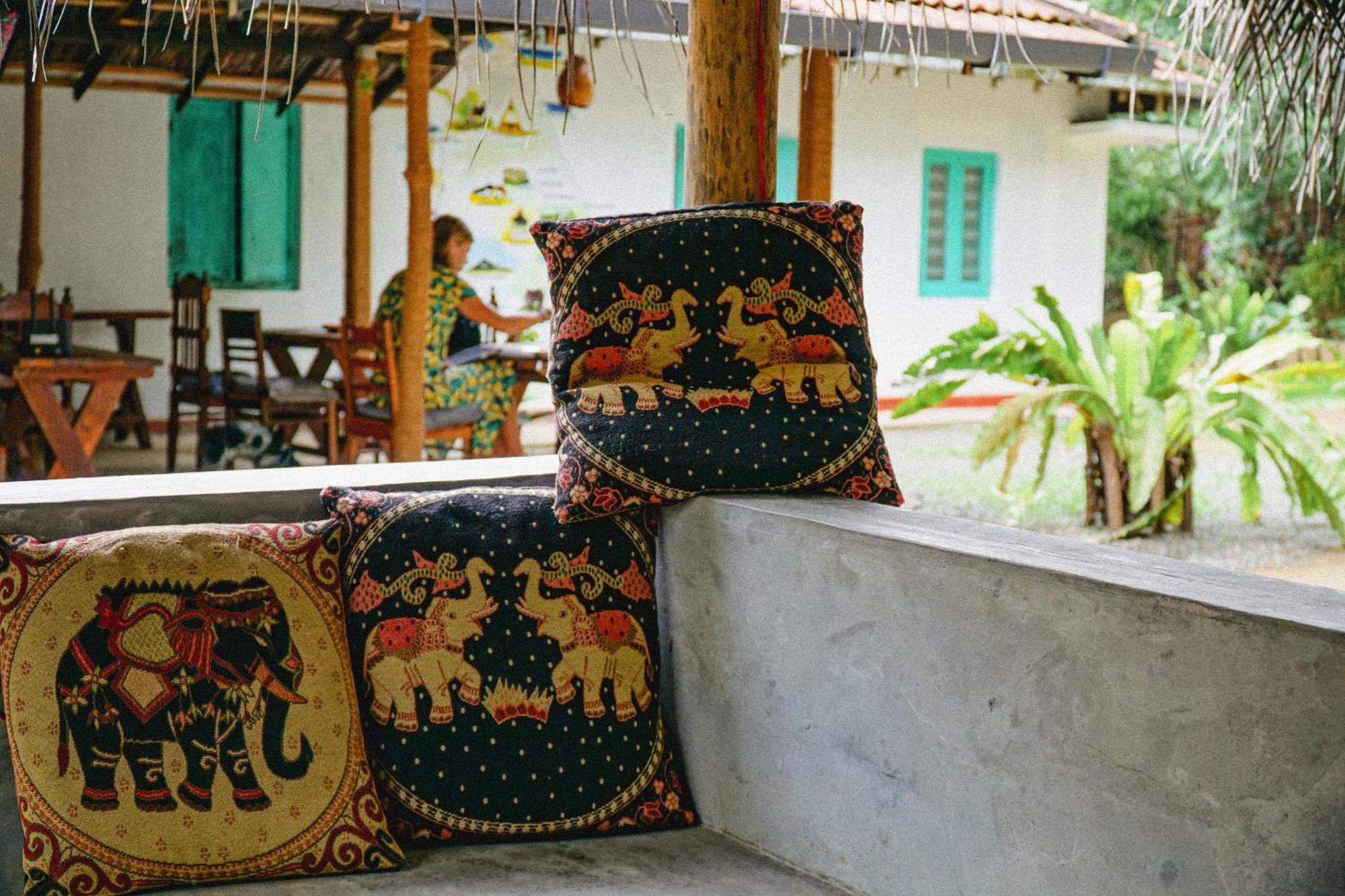 Lazy Monkey Surfhostel - Sri Lanka Dikwella Extérieur photo
