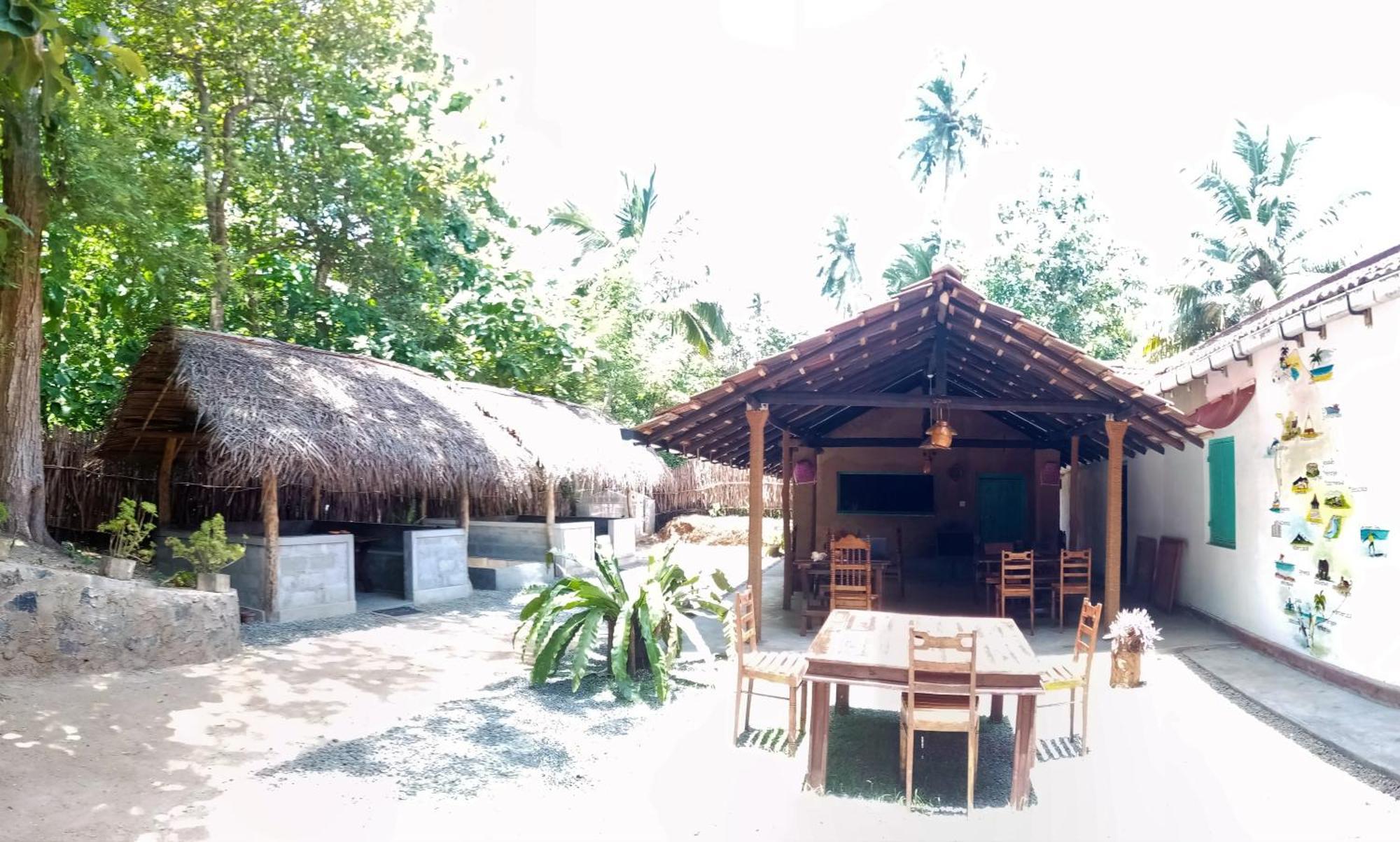 Lazy Monkey Surfhostel - Sri Lanka Dikwella Extérieur photo